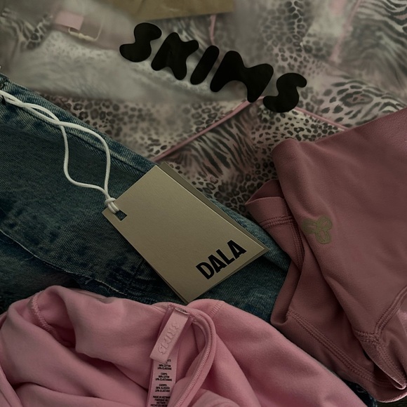 LIVE LISTING! 🪩 IG: @goldenhangerkat 🪩 - Picture 3 of 4